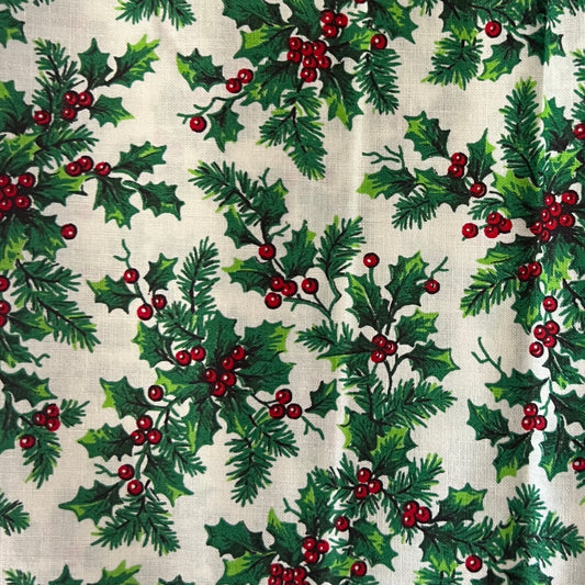 Classic Hollyberries Coton: 1.25 yds